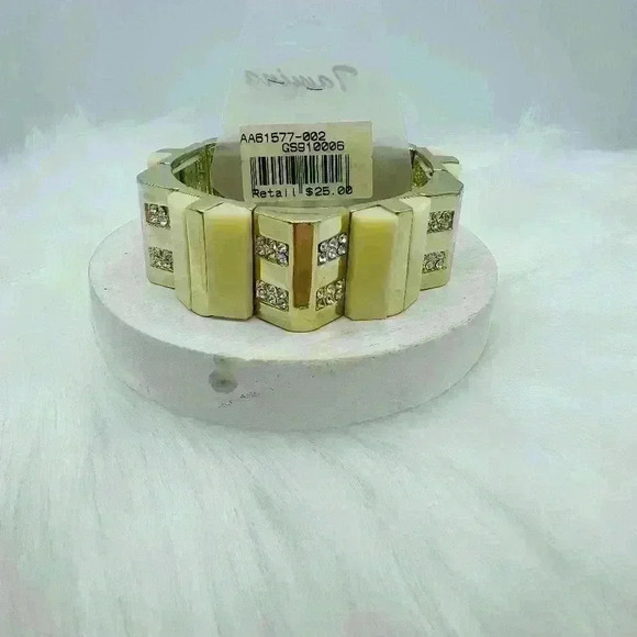 Fashion Statement big bracelet - Picture 1 of 4